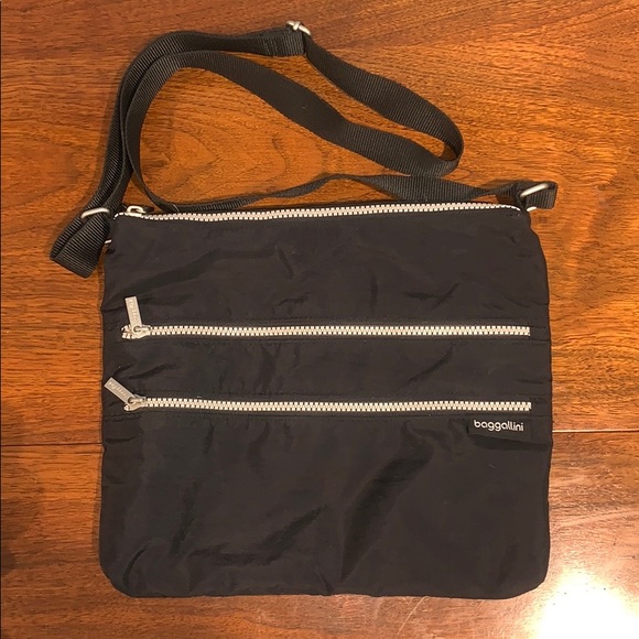 Baggallini Handbags - Baggallini Cross Body Bag